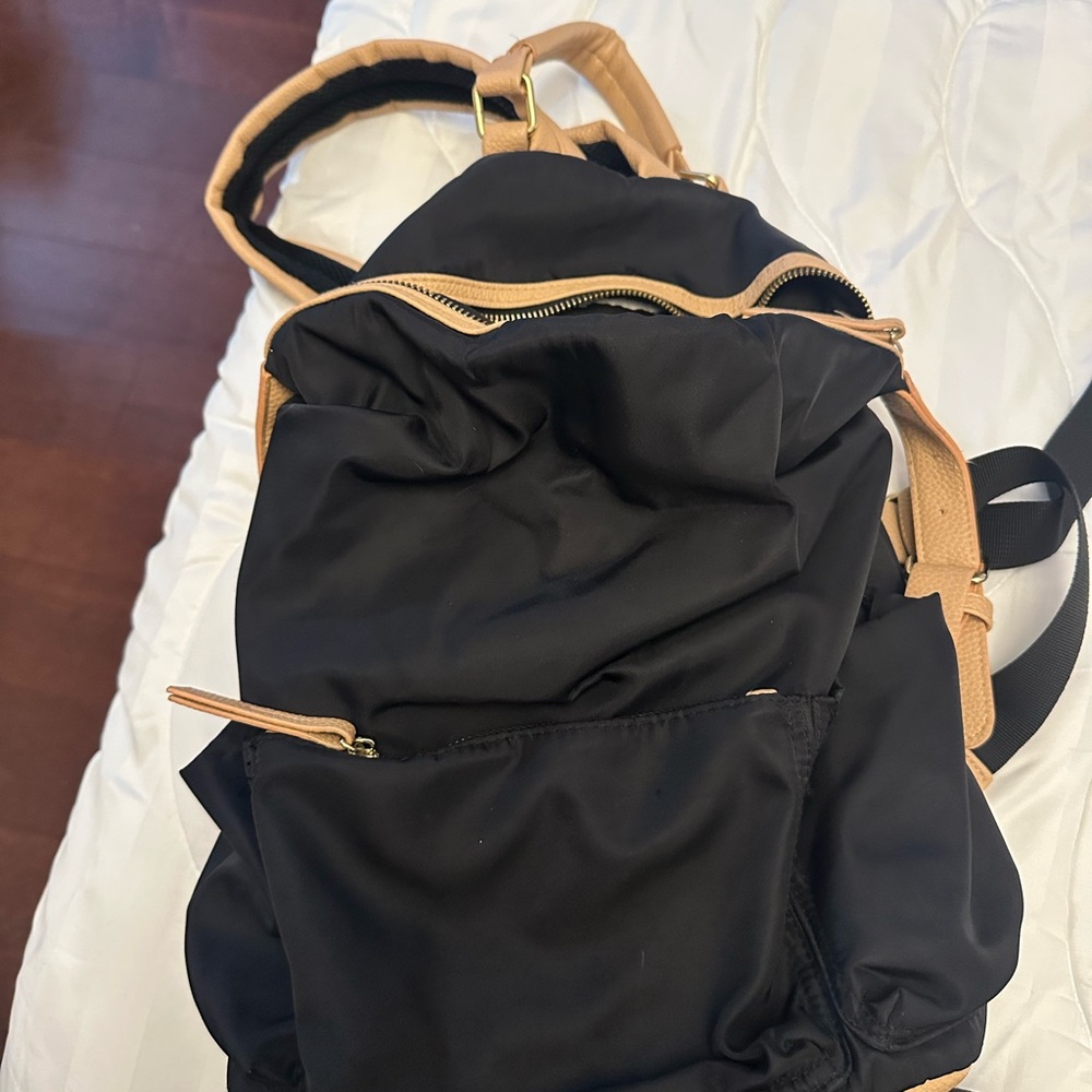 Tommy Bahama Black and Tan Backpack - Picture 7 of 7